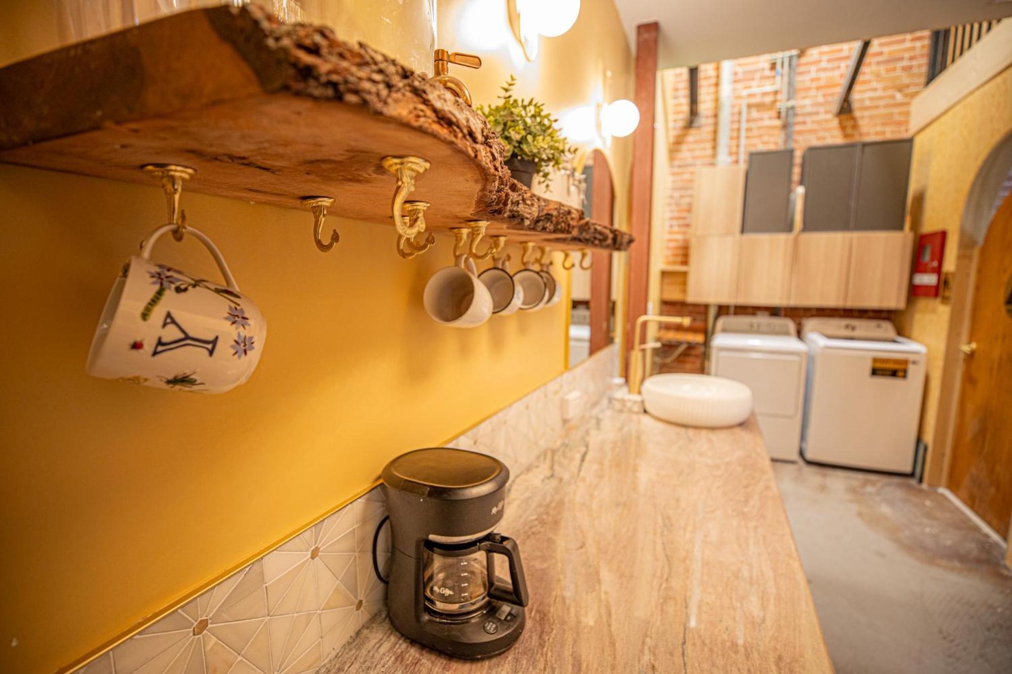 Social Stays - Santa Barbara'S First Hostel On State Street ภายนอก รูปภาพ
