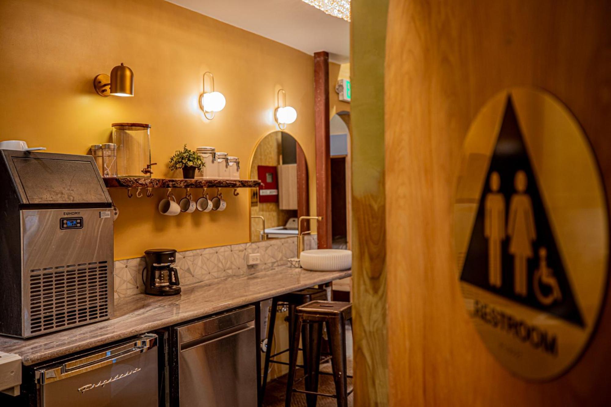 Social Stays - Santa Barbara'S First Hostel On State Street ภายนอก รูปภาพ