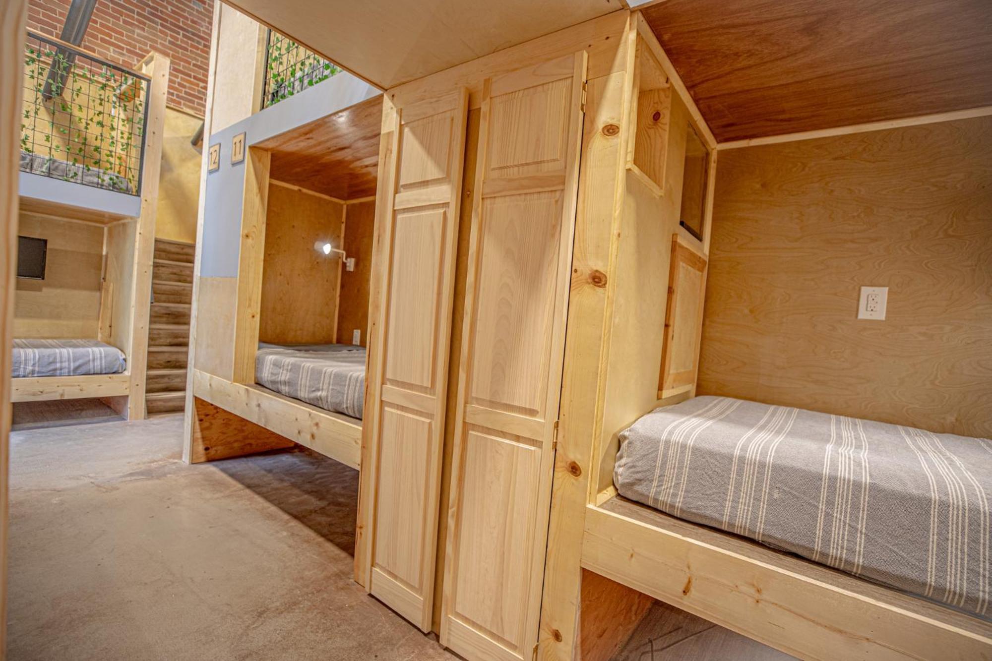 Social Stays - Santa Barbara'S First Hostel On State Street ภายนอก รูปภาพ