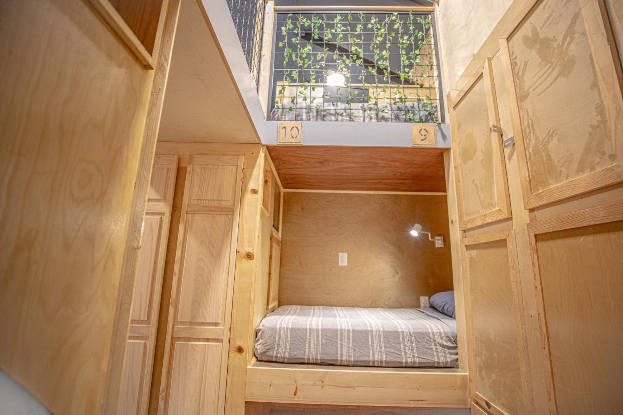 Social Stays - Santa Barbara'S First Hostel On State Street ภายนอก รูปภาพ