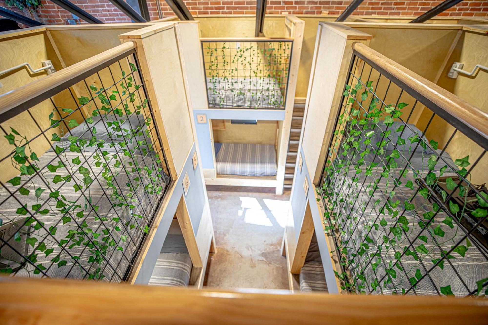 Social Stays - Santa Barbara'S First Hostel On State Street ภายนอก รูปภาพ