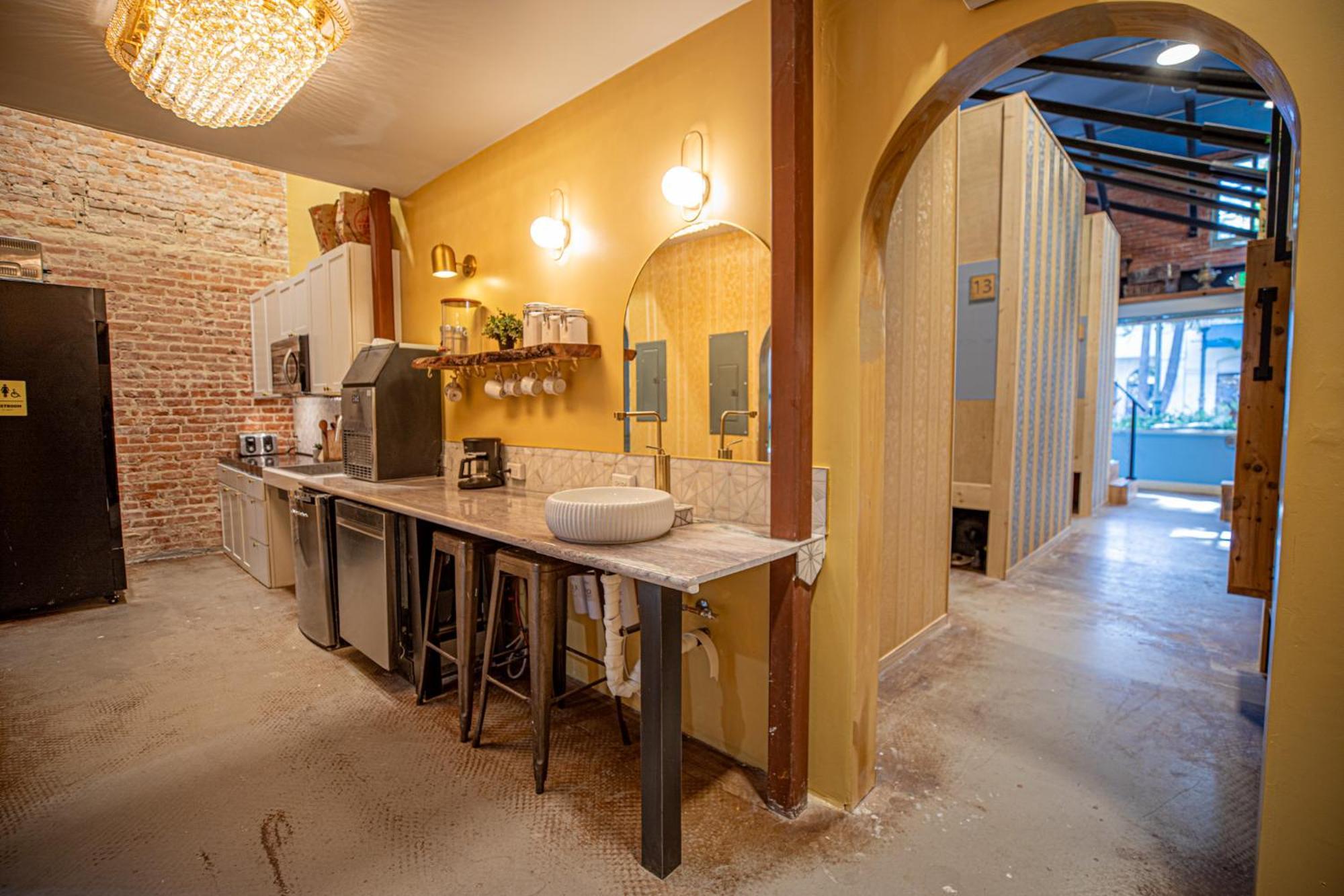 Social Stays - Santa Barbara'S First Hostel On State Street ภายนอก รูปภาพ