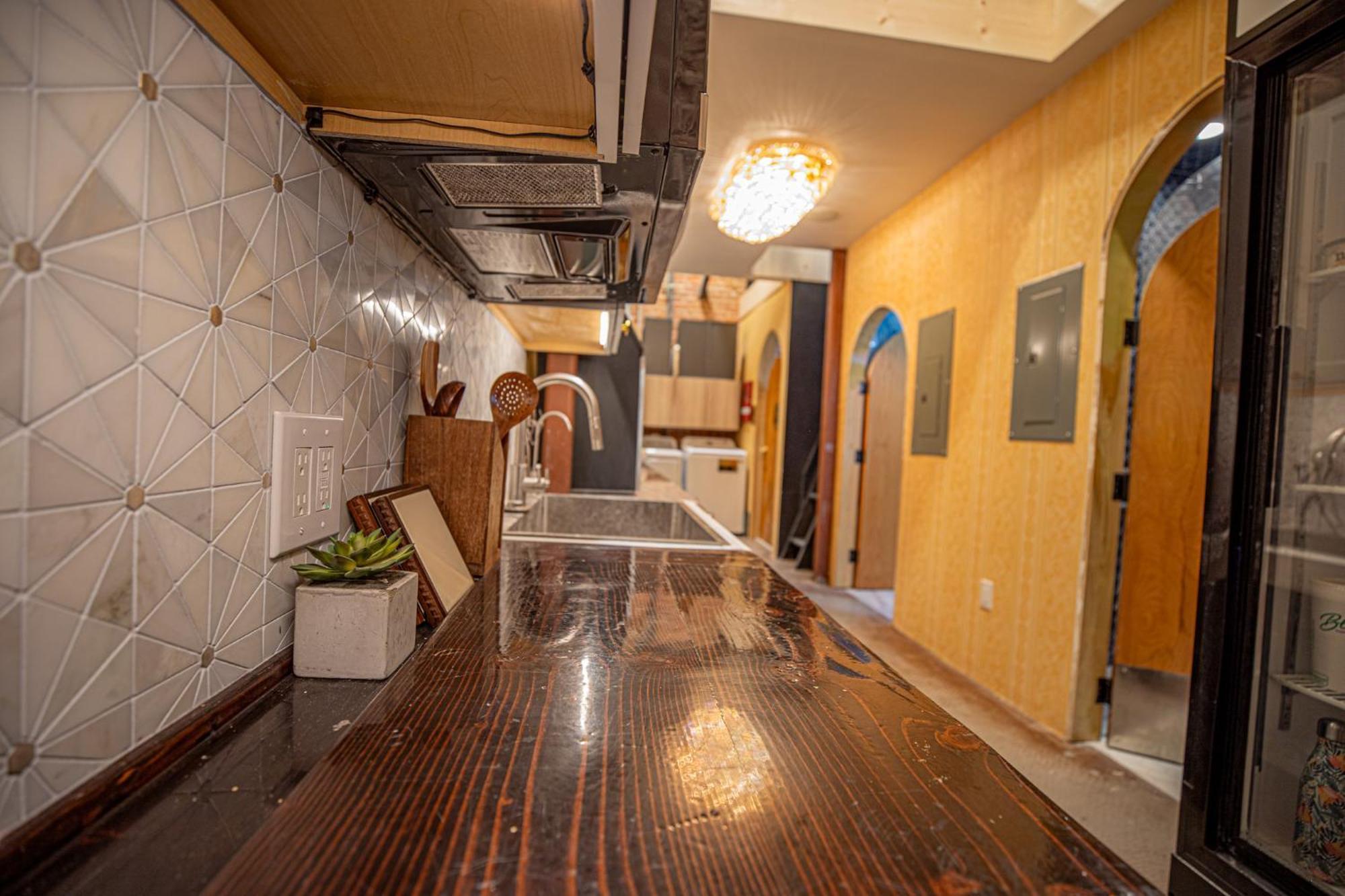 Social Stays - Santa Barbara'S First Hostel On State Street ภายนอก รูปภาพ