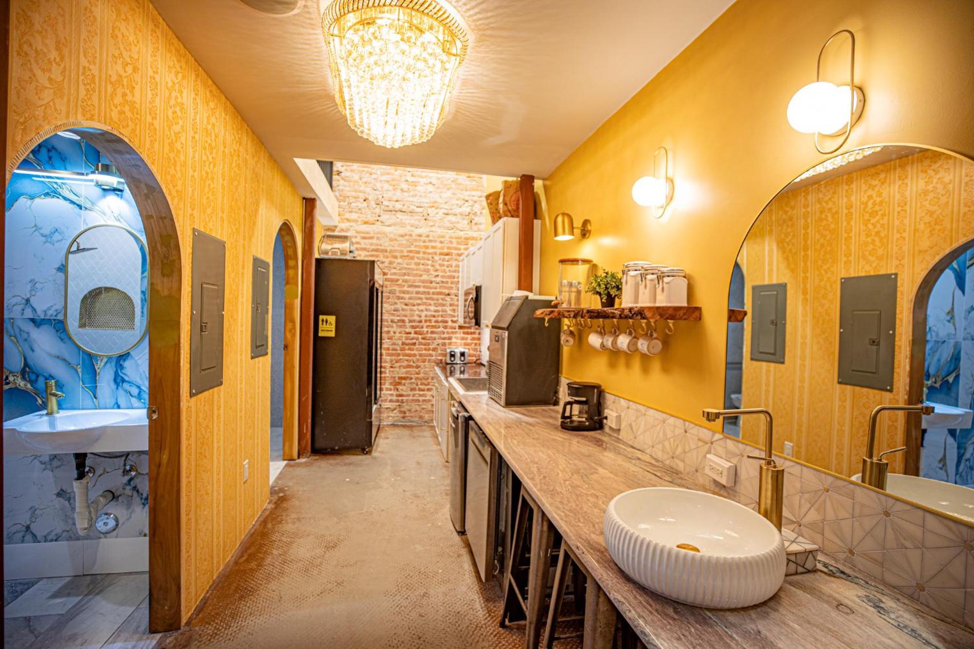 Social Stays - Santa Barbara'S First Hostel On State Street ภายนอก รูปภาพ