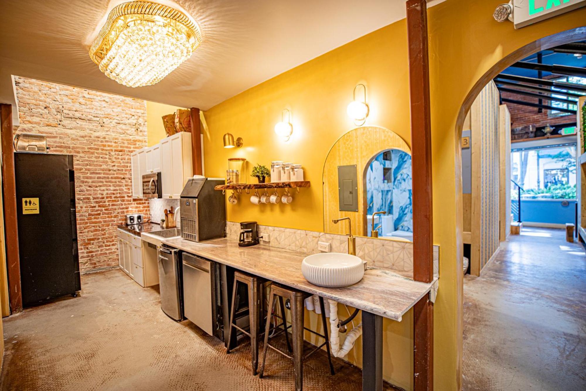 Social Stays - Santa Barbara'S First Hostel On State Street ภายนอก รูปภาพ