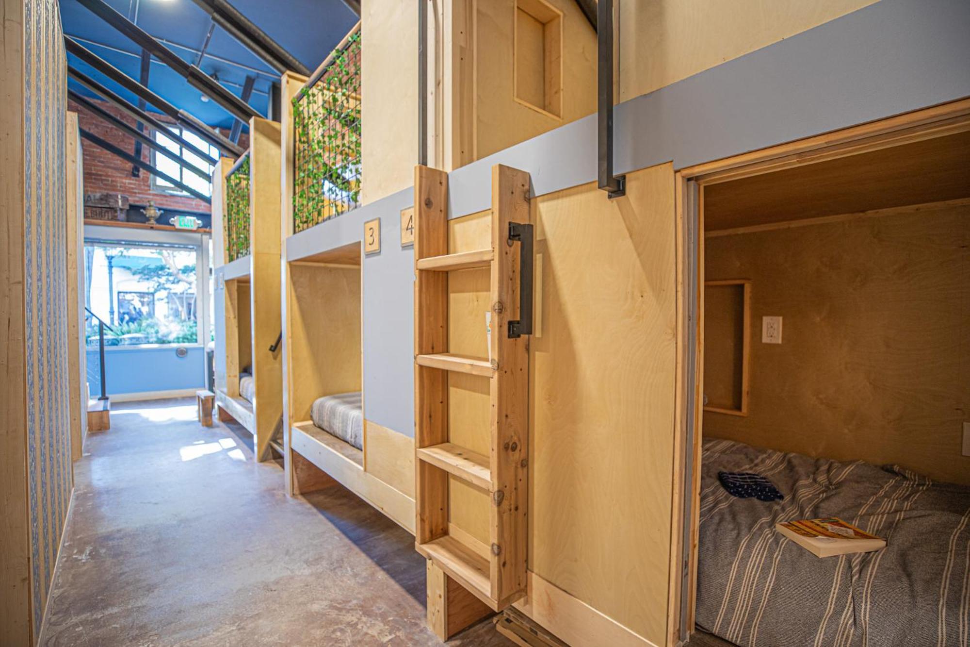 Social Stays - Santa Barbara'S First Hostel On State Street ภายนอก รูปภาพ