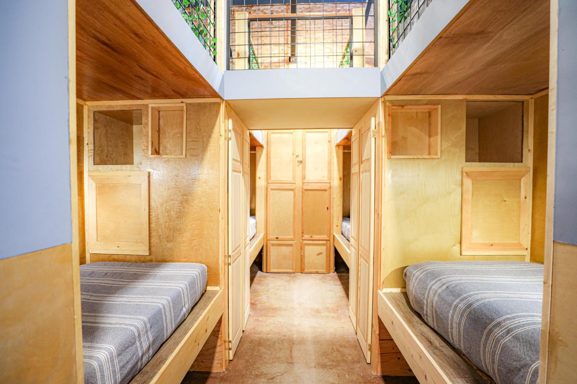 Social Stays - Santa Barbara'S First Hostel On State Street ภายนอก รูปภาพ