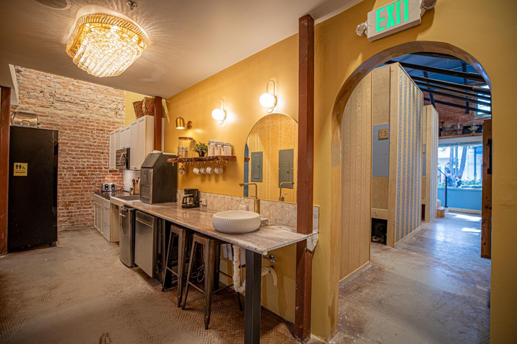 Social Stays - Santa Barbara'S First Hostel On State Street ภายนอก รูปภาพ