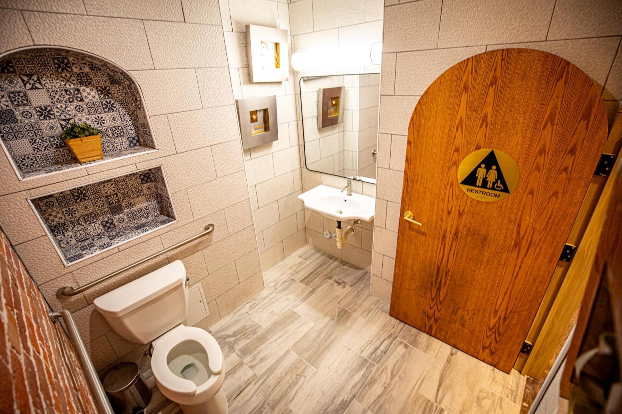 Social Stays - Santa Barbara'S First Hostel On State Street ภายนอก รูปภาพ