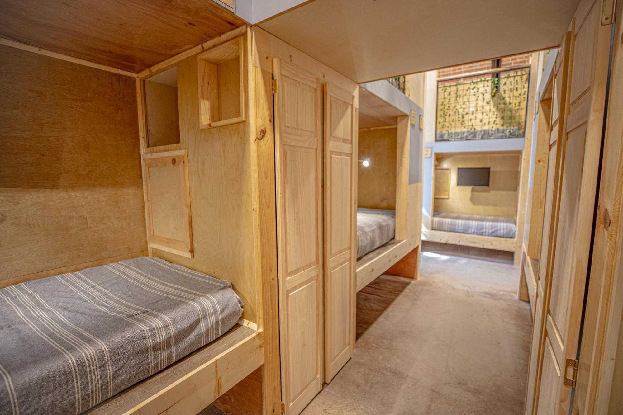Social Stays - Santa Barbara'S First Hostel On State Street ภายนอก รูปภาพ